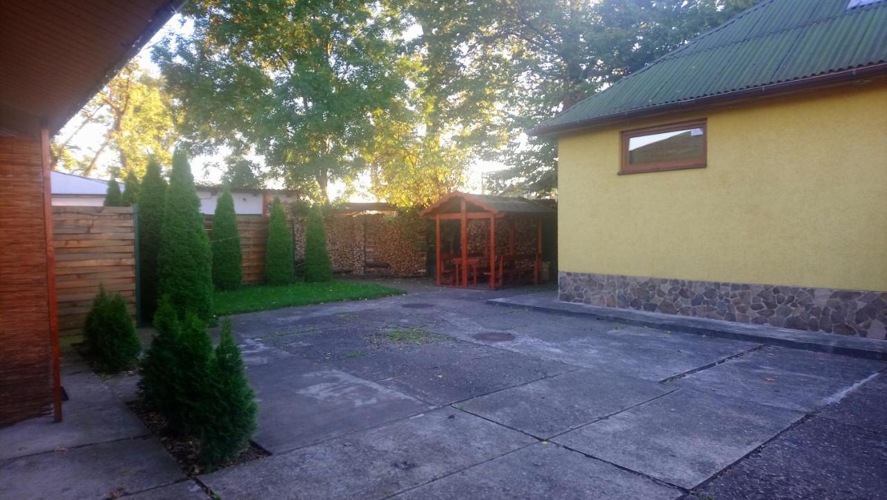 Садиба У Яноша Vynohradiv Exterior photo