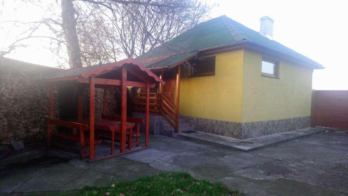 Садиба У Яноша Vynohradiv Exterior photo